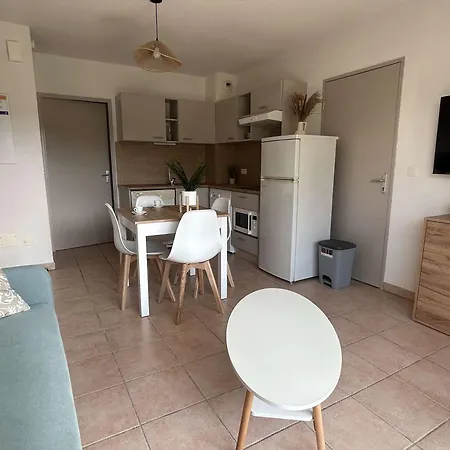 Climatise, 2 Pieces, Piscine, Terrasse, Parking Prive, Proche Port - - Fr-1-229-372