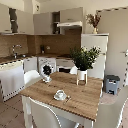 Apartment Climatise, 2 Pieces, Piscine, Terrasse, Parking Prive, Proche Port - - Fr-1-229-372 Gruissan
